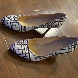 Women’s size 6 heels. Material is kinda silky